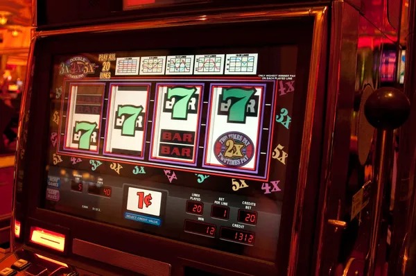 Banker role card dealt at Bandar Poker table